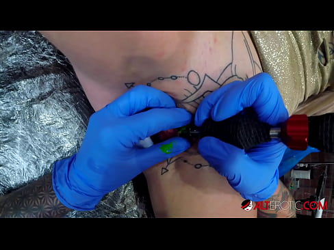 ❤️ Ekstreem tattooed hottie Sully Savage krige in tattoo op har klitoris Fucking video by ús fy.pornoreino-com.ru ❌️
